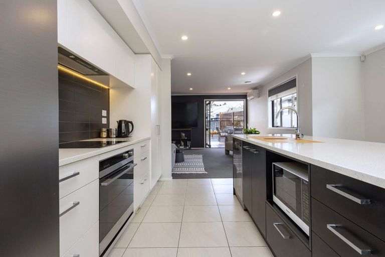Photo of property in 61 Vinistra Road, Kumeu, 0810