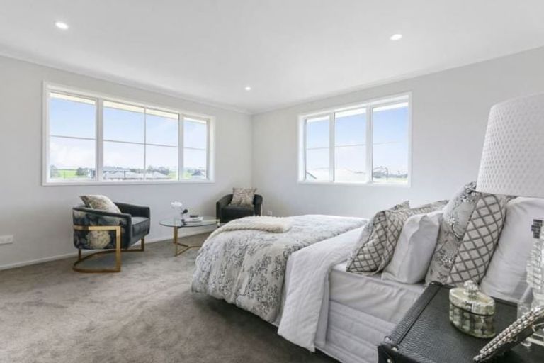 Photo of property in 54 Hayfield Way, Karaka, Papakura, 2113