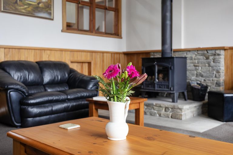 Photo of property in 33 Wellington Street, Enfield, Oamaru, 9491