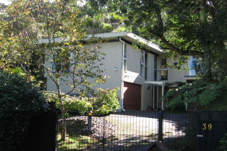 Photo of property in 39 Waima Crescent, Titirangi, Auckland, 0604