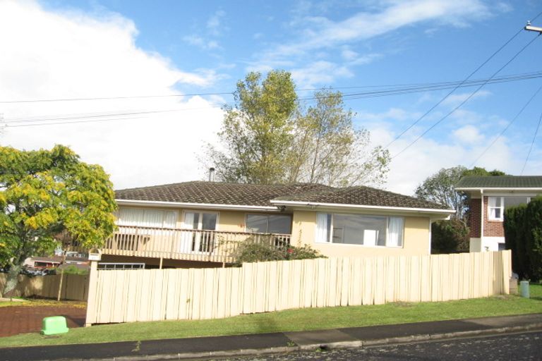 Photo of property in 21 Colmar Road, Mellons Bay, Auckland, 2014