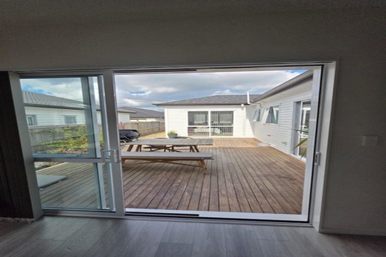 Photo of property in 7 Vinistra Road, Kumeu, 0810