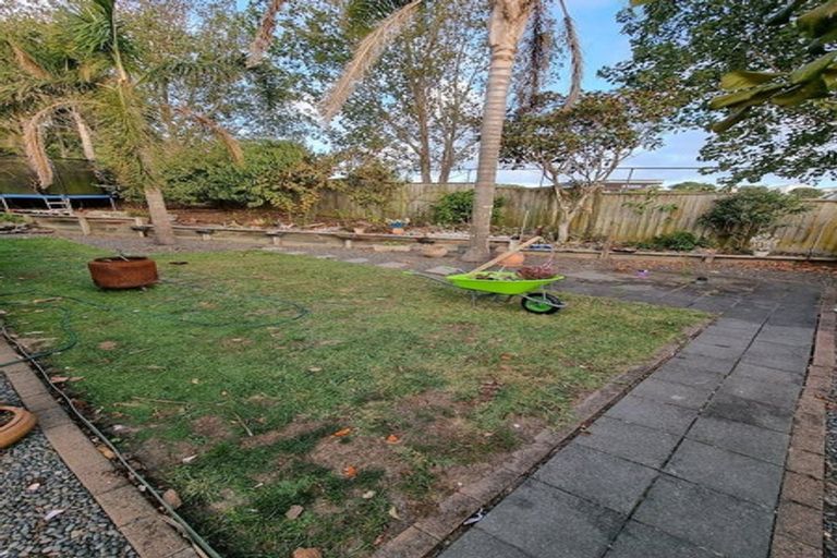 Photo of property in 3 Cricklade Terrace, Windsor Park, Auckland, 0632