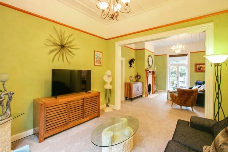 Photo of property in 27 Main Street, Hospital Hill, Napier, 4110