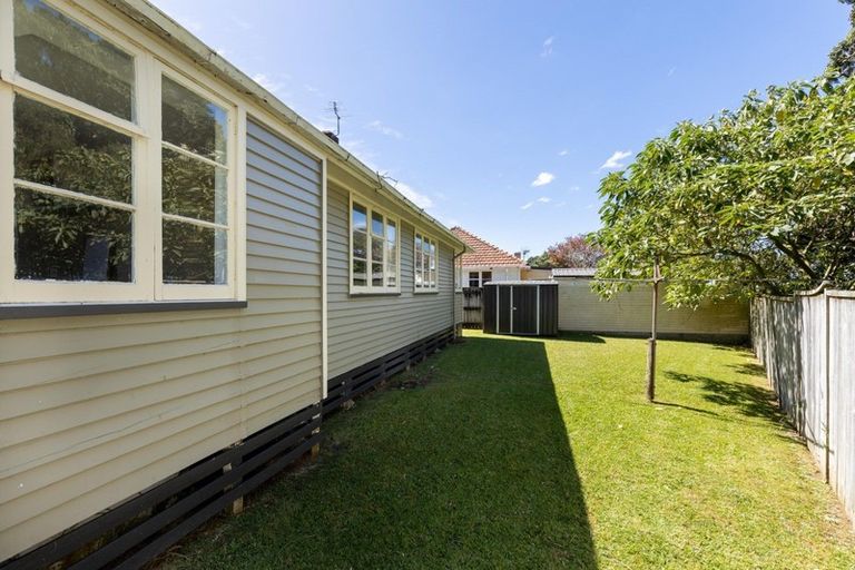 Photo of property in 121 Frankley Road, Frankleigh Park, New Plymouth, 4310