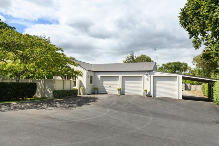 Photo of property in 5 Waicola Drive, Fitzherbert, Palmerston North, 4471