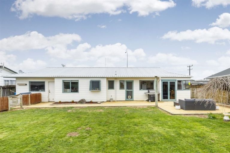 Photo of property in 94 Roberts Line, Kelvin Grove, Palmerston North, 4414