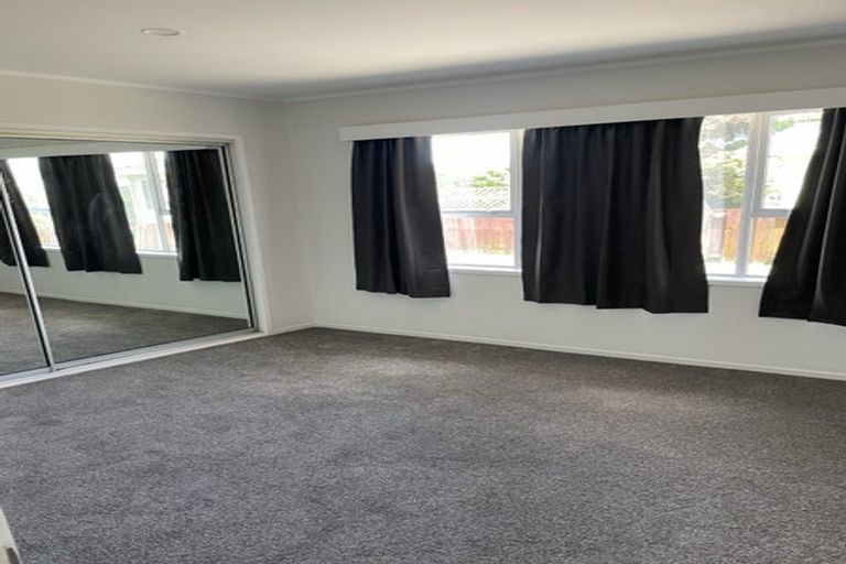 Photo of property in 1/4 Pemberton Avenue, Bayview, Auckland, 0629
