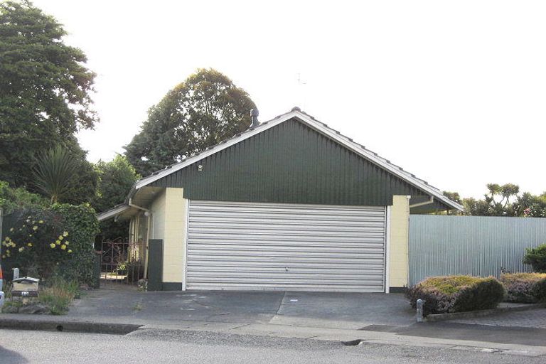 Photo of property in 12 Walker Place, Rangiora, 7400