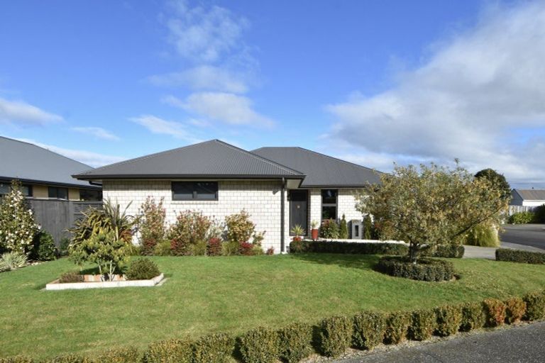 Photo of property in 2 Hereford Drive, Carterton, 5713