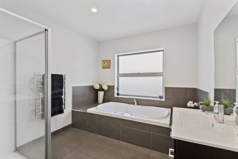 Photo of property in 11 Prebblewood Drive, Prebbleton, 7604