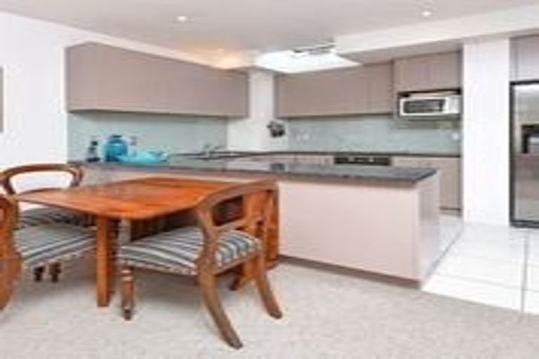 Photo of property in Henry Walton Flats, 4/2 Upper Queen Street, Auckland Central, Auckland, 1010