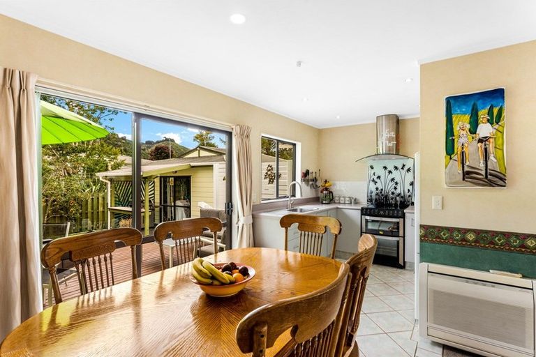 Photo of property in 42 Delaware Grove, Totara Park, Upper Hutt, 5018