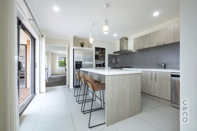 Photo of property in 42 Gilbransen Road, Kumeu, 0810
