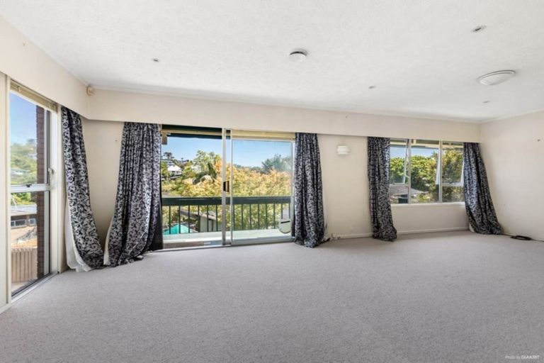 Photo of property in 1/36 Saddleback Rise, Murrays Bay, Auckland, 0630