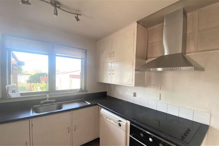 Photo of property in 8 Glenora Place, Hornby, Christchurch, 8042