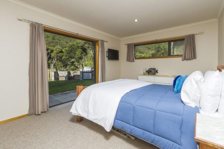 Photo of property in 6 Kaimiko Place, Okiwi Bay, 7193