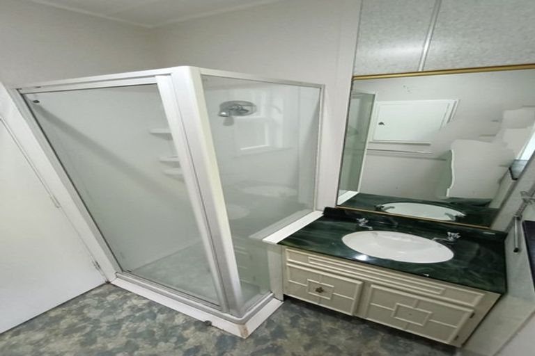 Photo of property in 136 Wyndham Road, Pinehaven, Upper Hutt, 5019