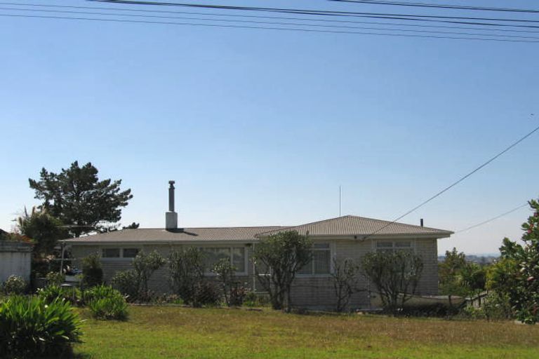 Photo of property in 903 East Coast Road, Northcross, Auckland, 0632