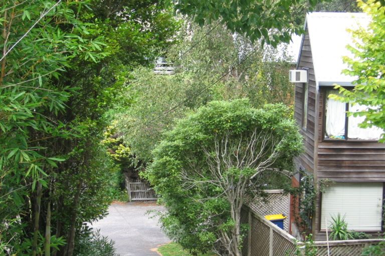 Photo of property in 1/18 Rossmore Terrace, Murrays Bay, Auckland, 0630