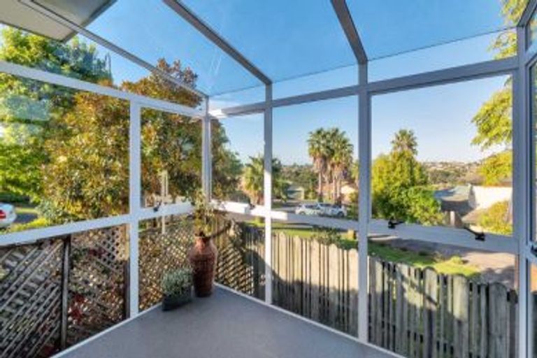 Photo of property in 11 Fulmar Way, Unsworth Heights, Auckland, 0632