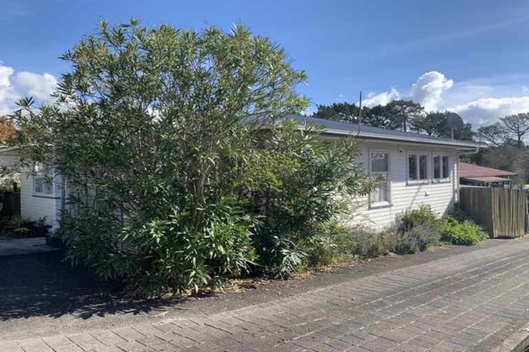 Photo of property in 71 Barrys Road, Glendene, Auckland, 0602