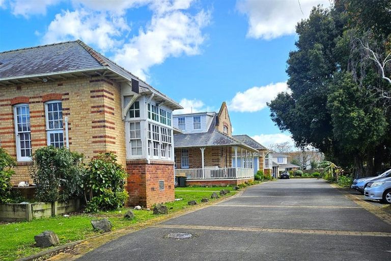 Photo of property in 25 Montilla Place, Manurewa, Auckland, 2102