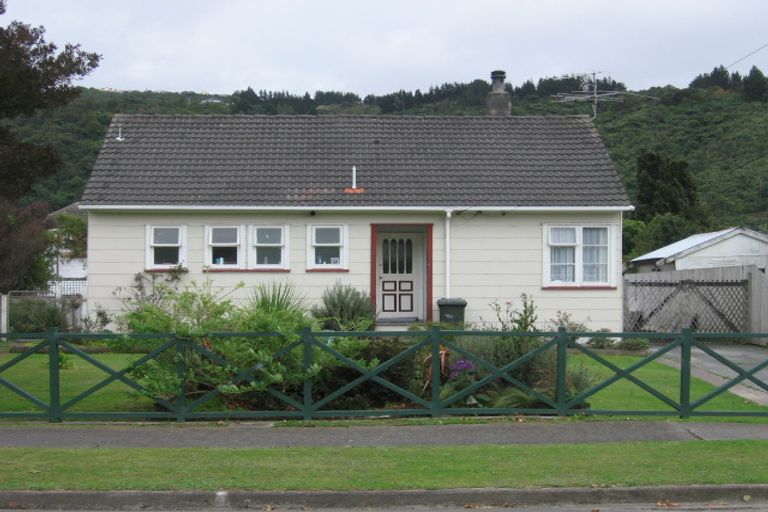 Photo of property in 19 Milne Crescent, Taita, Lower Hutt, 5011