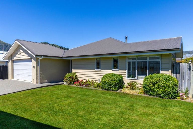 Photo of property in 6a Huia Street, Waikawa, Picton, 7220