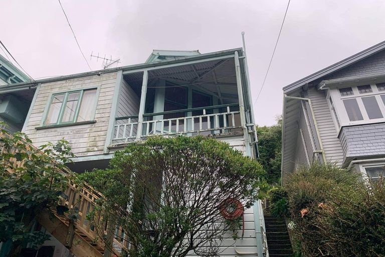 Photo of property in 2/106 Glenmore Street, Northland, Wellington, 6012