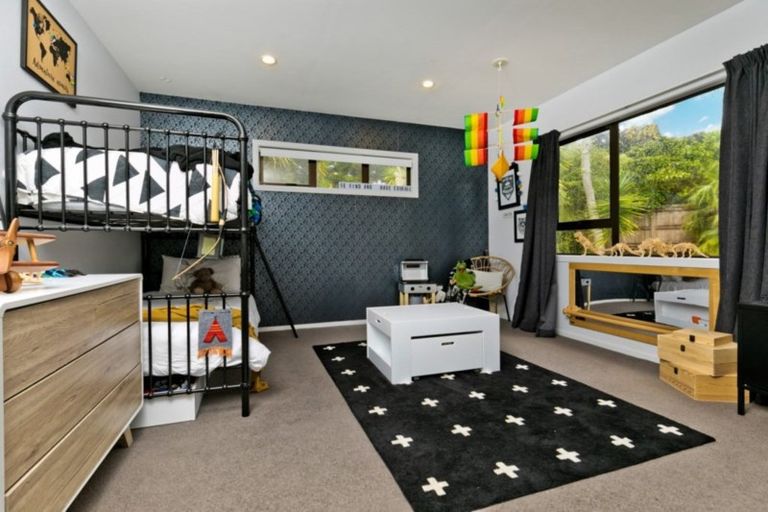 Photo of property in 19 Te Araroa Drive, Paremoremo, Auckland, 0632