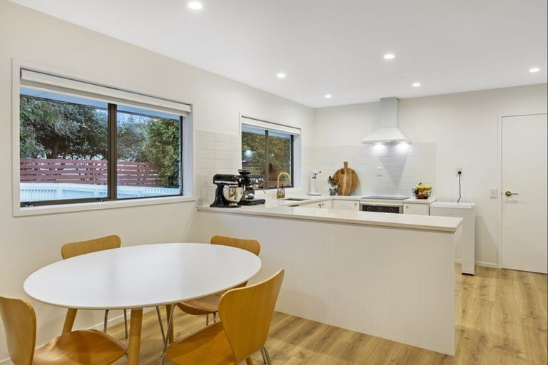 Photo of property in 3/4 Beach Road, Orewa, 0931