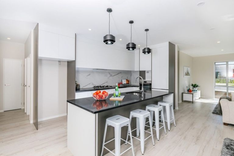 Photo of property in 14 Ropere Street, Kumeu, 0810