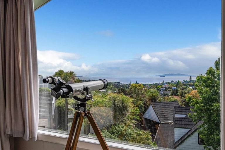 Photo of property in 1 Elizabeth Place, Mairangi Bay, Auckland, 0630