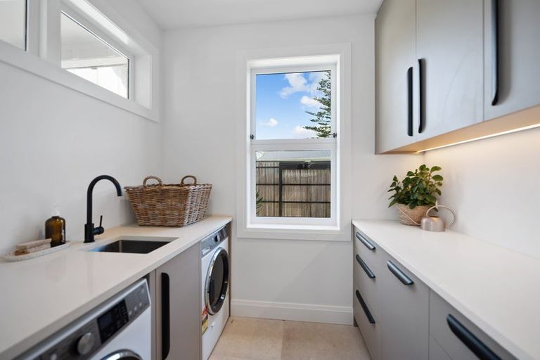 Photo of property in 438 Oaia Road, Muriwai, Waimauku, 0881