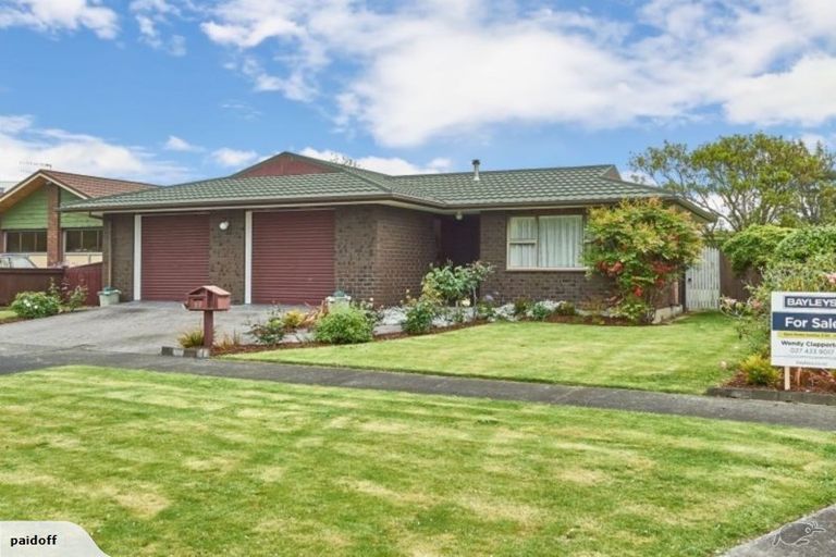 Photo of property in 22 Hind Place, Hokowhitu, Palmerston North, 4410