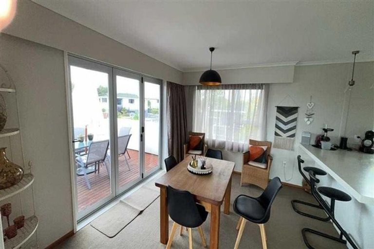 Photo of property in 44 Nevada Drive, Merrilands, New Plymouth, 4312