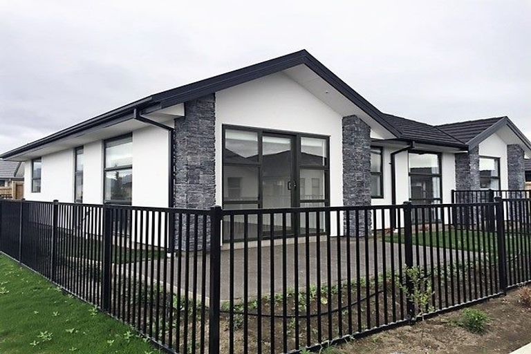 Photo of property in 6 Robalan Close, Halswell, Christchurch, 8025