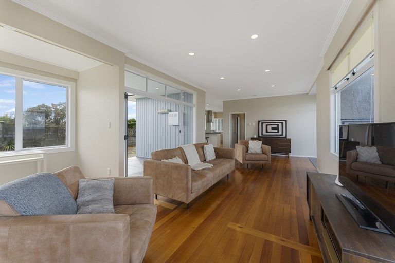 Photo of property in 2 Kapiti Terrace, Castlecliff, Whanganui, 4501