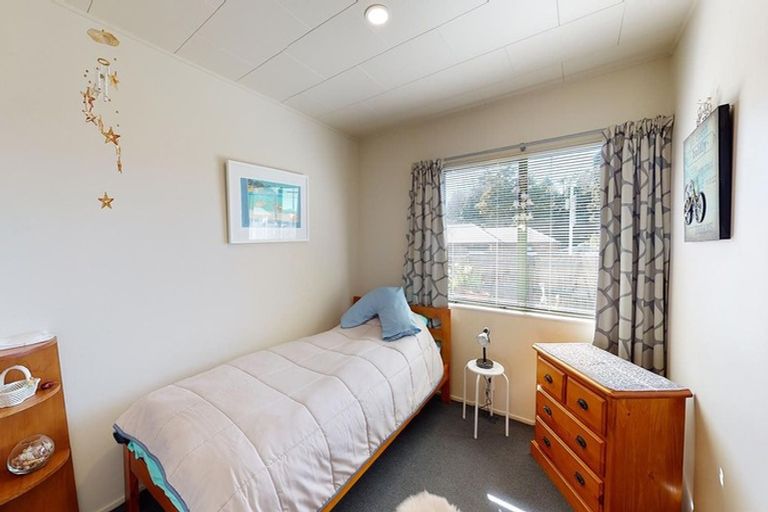 Photo of property in 113 Aquarius Drive, Kawaha Point, Rotorua, 3010