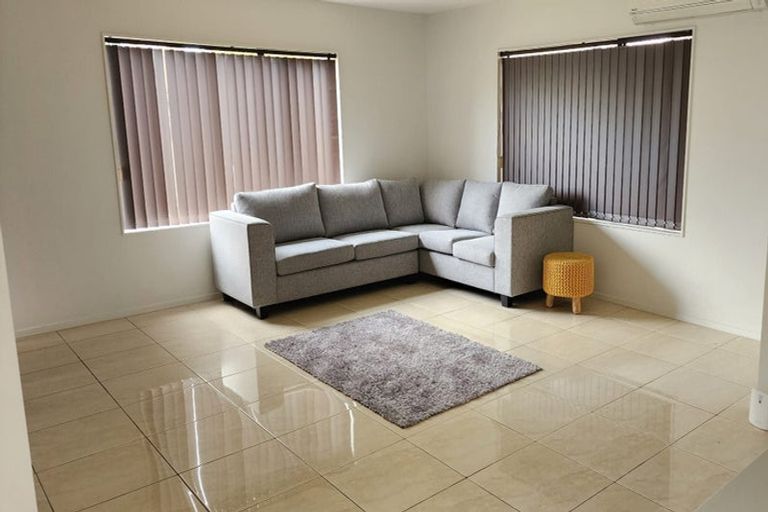 Photo of property in 11 Heidi Crescent, Flat Bush, Auckland, 2016