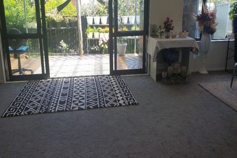 Photo of property in 18b Riverpark Crescent, Henderson, Auckland, 0610