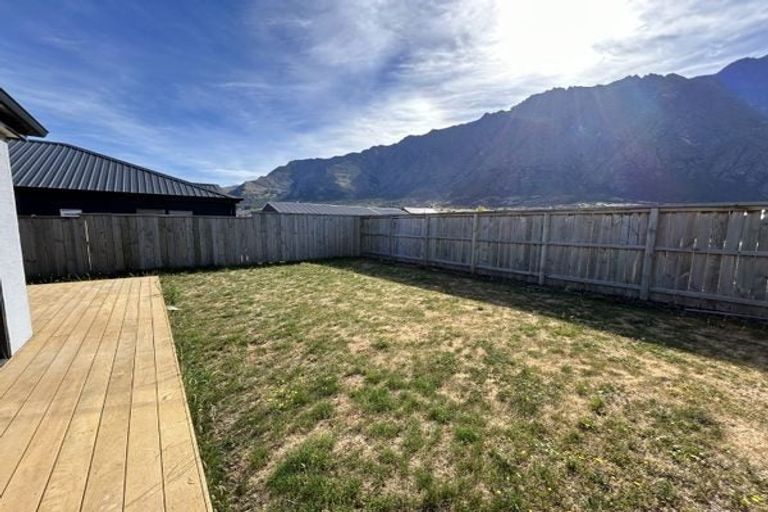 Photo of property in 51 Howden Drive, Jacks Point, 9371