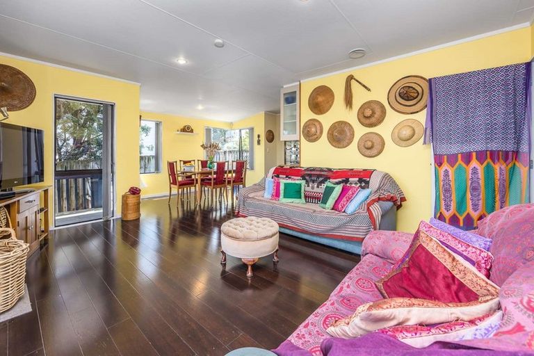 Photo of property in 32 Wai Iti Place, Clendon Park, Auckland, 2103