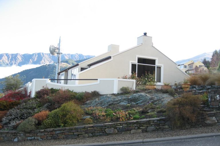 Photo of property in 5 Windsor Place, Queenstown, 9300