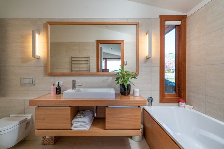 Photo of property in 3 Kinloch Esplanade, Kinloch, Taupo, 3377