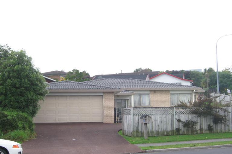 Photo of property in 1 San Bernadino Drive, Henderson, Auckland, 0612