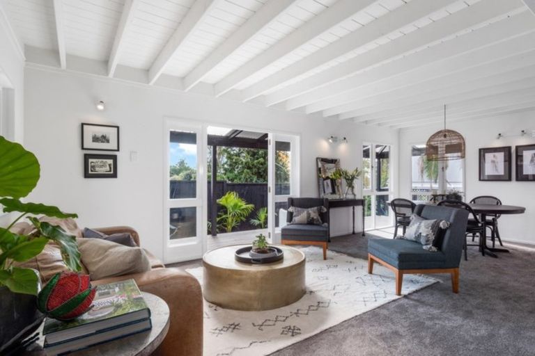 Photo of property in 3b Shiloh Way, Greenhithe, Auckland, 0632