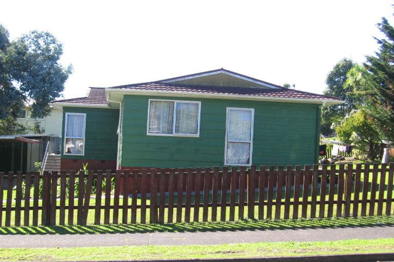 Photo of property in 1 Glucina Place, Glen Eden, Auckland, 0602