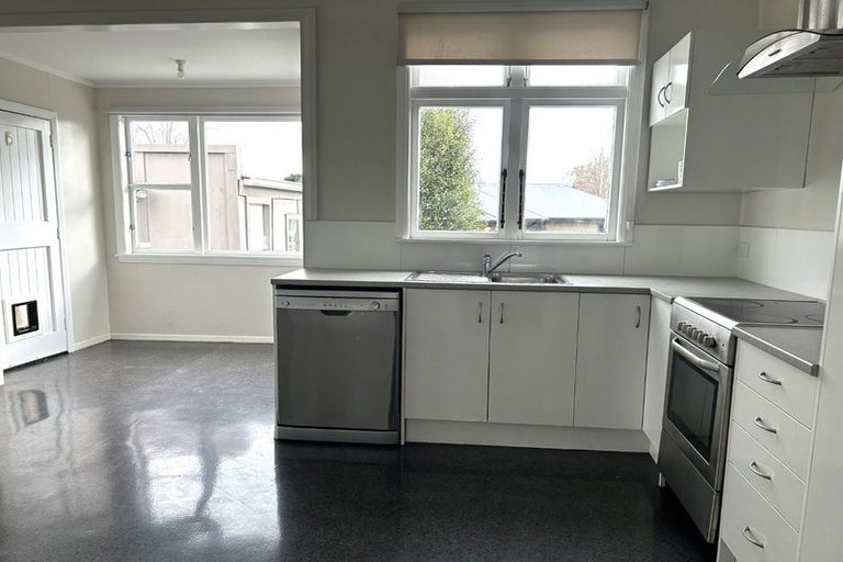 Photo of property in 18 Franklin Avenue, Hokowhitu, Palmerston North, 4410